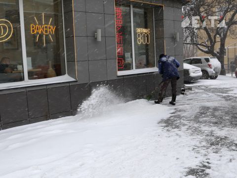 Фото-репортаж: Первый сильный снегопад сезона накрыл Владивосток - фоторепортаж