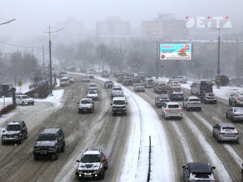 Фото-репортаж: Первый сильный снегопад сезона накрыл Владивосток - фоторепортаж