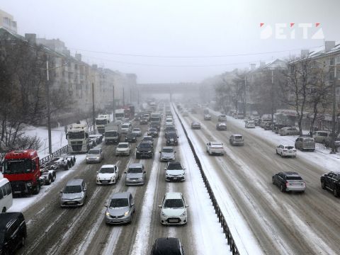 Фото-репортаж: Первый сильный снегопад сезона накрыл Владивосток - фоторепортаж