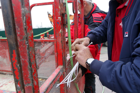 Фото-репортаж: Памятники Владивостока готовят к Дню Победы