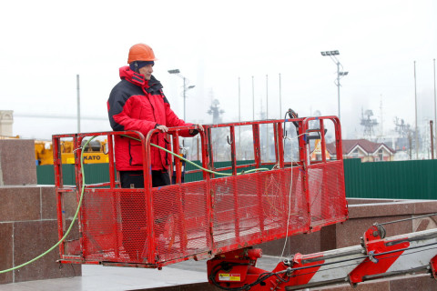 Фото-репортаж: Памятники Владивостока готовят к Дню Победы