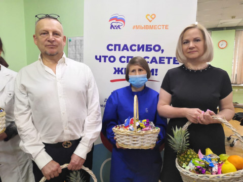 Фото-репортаж: Передовые отряды медиков Приморья получают подарки и поздравления