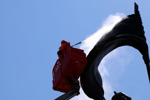 Фото-репортаж: Владивосток готовят к 9 Мая