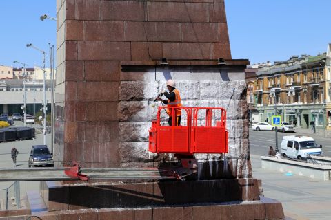 Фото-репортаж: Владивосток готовят к 9 Мая