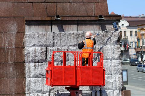 Фото-репортаж: Владивосток готовят к 9 Мая