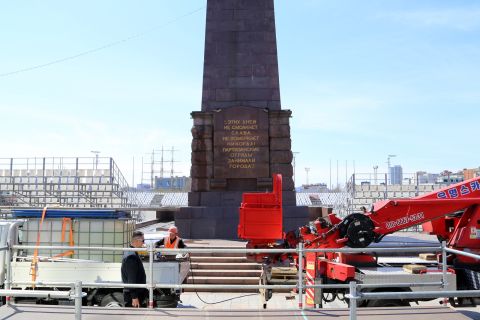 Фото-репортаж: Владивосток готовят к 9 Мая