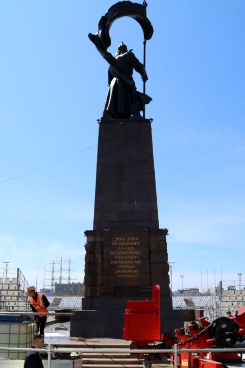 Фото-репортаж: Владивосток готовят к 9 Мая