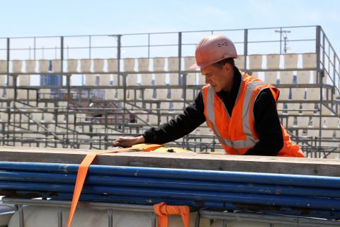 Фото-репортаж: Владивосток готовят к 9 Мая