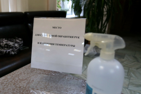 Фото-репортаж: Избирательные участки для голосования по поправкам в Конституцию работают во Владивостоке