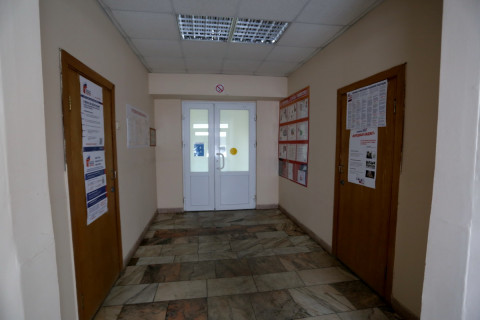 Фото-репортаж: Избирательные участки для голосования по поправкам в Конституцию работают во Владивостоке