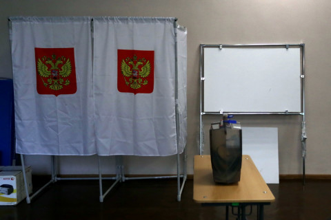 Фото-репортаж: Санобработка, измерение температуры, и маски: как работают УИКи Владивостока