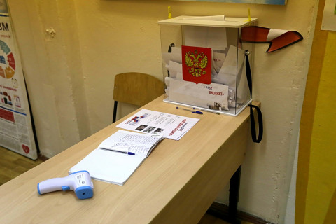 Фото-репортаж: Избирательные участки с отдельным входом и выходом работают во Владивостоке