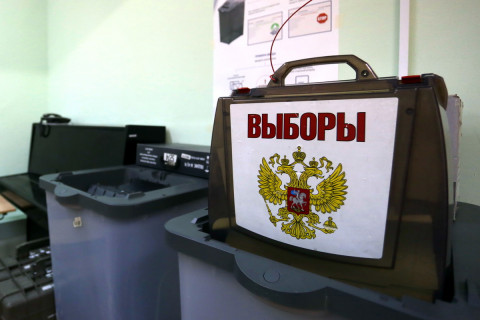 Фото-репортаж: Избирательные участки с отдельным входом и выходом работают во Владивостоке