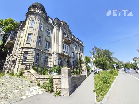 Фото-репортаж: Экспертиза постановила - историческому центру Владивостока не хватает небоскребов  