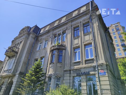 Фото-репортаж: Экспертиза постановила - историческому центру Владивостока не хватает небоскребов  