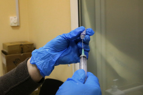 Фото-репортаж: Приморцы массово вакцинируются от COVID-19