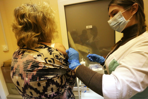 Фото-репортаж: Приморцы массово вакцинируются от COVID-19