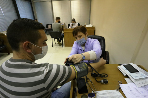 Фото-репортаж: Приморцы массово вакцинируются от COVID-19