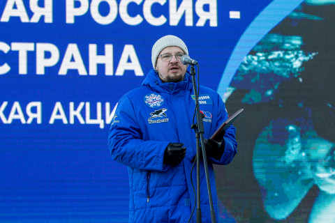 Фото-репортаж: День зимнего плавания в Приморье отметили заплывами в проруби и закал-забегом