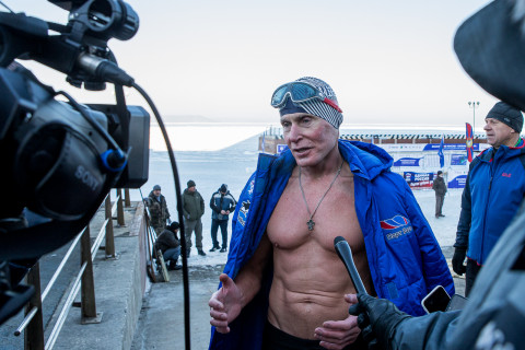 Фото-репортаж: День зимнего плавания в Приморье отметили заплывами в проруби и закал-забегом