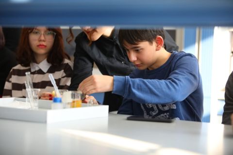 Фото-репортаж: Школьники Находки перенимают опыт у студентов ДВФУ