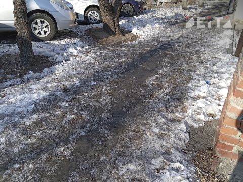 Фото-репортаж: Больше полумесяца: последствия снегопада продолжают устранять во Владивостоке