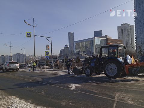 Фото-репортаж: Больше полумесяца: последствия снегопада продолжают устранять во Владивостоке