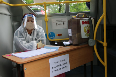 Фото-репортаж: Приморские избиратели активно голосуют на выездных избирательных участках