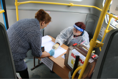 Фото-репортаж: Приморские избиратели активно голосуют на выездных избирательных участках