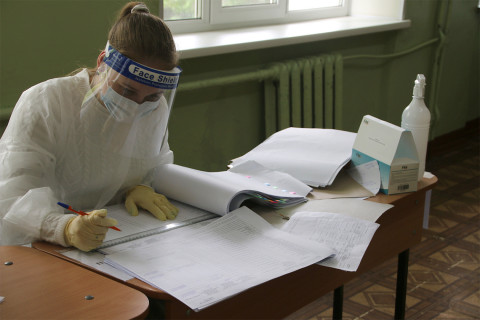 Фото-репортаж: Тайну голосования по поправкам строго соблюдают в Приморье