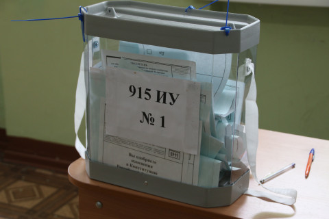 Фото-репортаж: Тайну голосования по поправкам строго соблюдают в Приморье