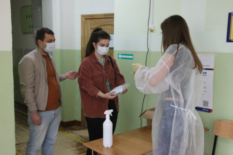 Фото-репортаж: Тайну голосования по поправкам строго соблюдают в Приморье