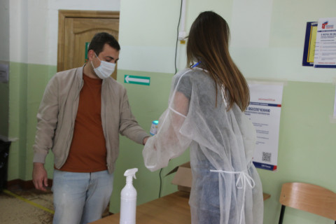 Фото-репортаж: Тайну голосования по поправкам строго соблюдают в Приморье