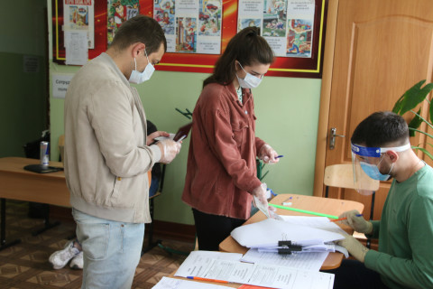 Фото-репортаж: Тайну голосования по поправкам строго соблюдают в Приморье