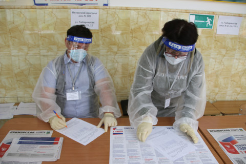 Фото-репортаж: Активность приморских избирателей приятно удивляет членов избирательных комиссий