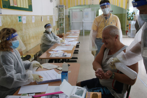 Фото-репортаж: Активность приморских избирателей приятно удивляет членов избирательных комиссий