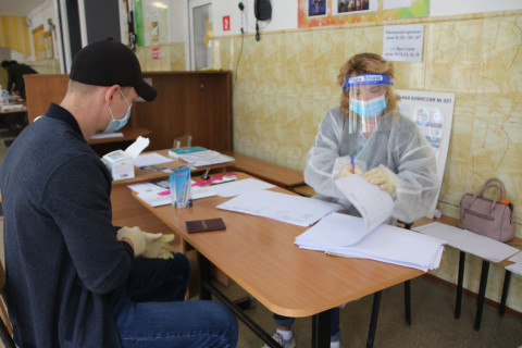 Фото-репортаж: Активность приморских избирателей приятно удивляет членов избирательных комиссий