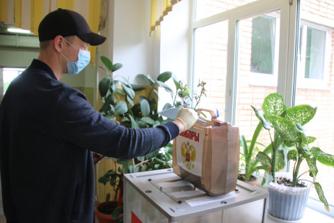 Фото-репортаж: Активность приморских избирателей приятно удивляет членов избирательных комиссий