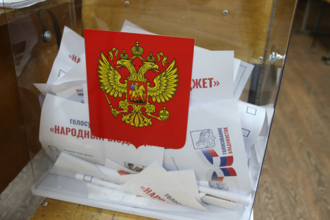 Фото-репортаж: Приморские избиратели с раннего утра участвуют в голосовании по поправкам в Конституцию