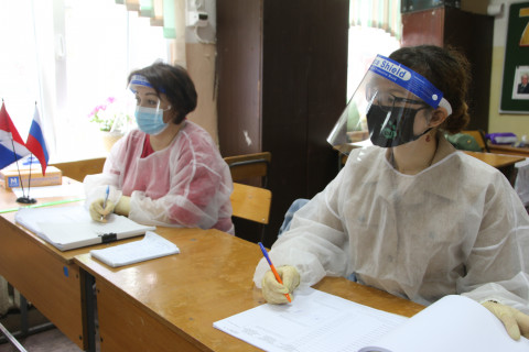 Фото-репортаж: Приморские избиратели с раннего утра участвуют в голосовании по поправкам в Конституцию