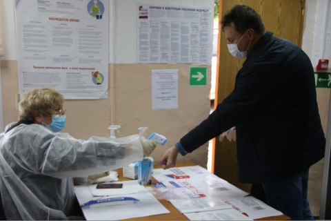 Фото-репортаж: Приморские избиратели с раннего утра участвуют в голосовании по поправкам в Конституцию