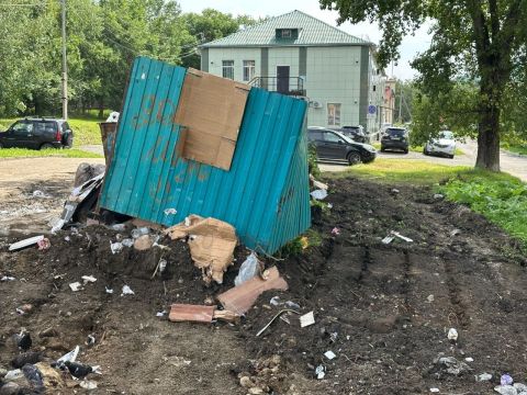Фото-репортаж: Площадку снесли, отходы оставили: на халатность мусорщиков жалуются в Приморье