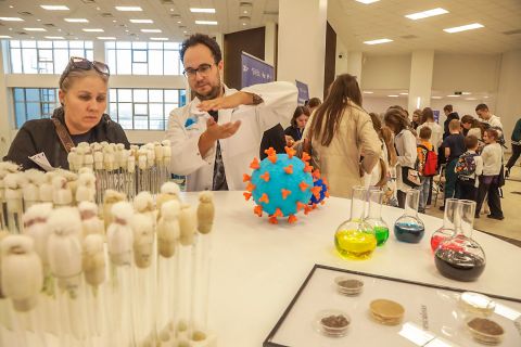 Фото-репортаж: Праздник науки и инноваций: Передовая инженерная школа ДВФУ провела фестиваль биотехнологий