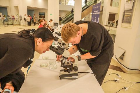 Фото-репортаж: Праздник науки и инноваций: Передовая инженерная школа ДВФУ провела фестиваль биотехнологий