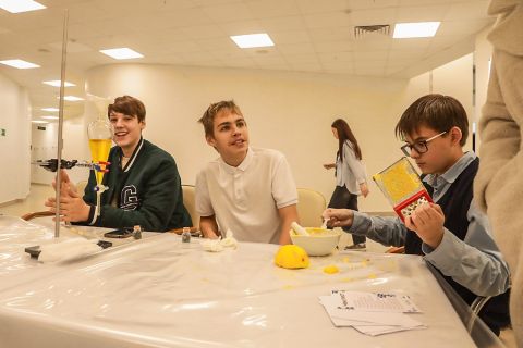 Фото-репортаж: Праздник науки и инноваций: Передовая инженерная школа ДВФУ провела фестиваль биотехнологий