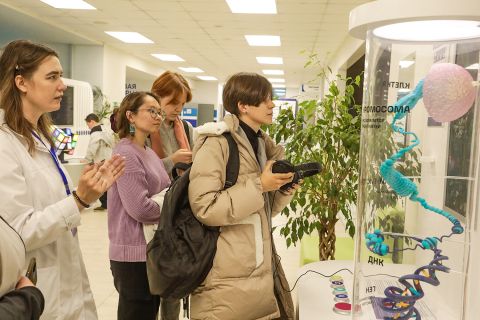 Фото-репортаж: Праздник науки и инноваций: Передовая инженерная школа ДВФУ провела фестиваль биотехнологий