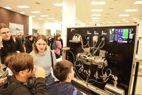 Фото-репортаж: Праздник науки и инноваций: Передовая инженерная школа ДВФУ провела фестиваль биотехнологий