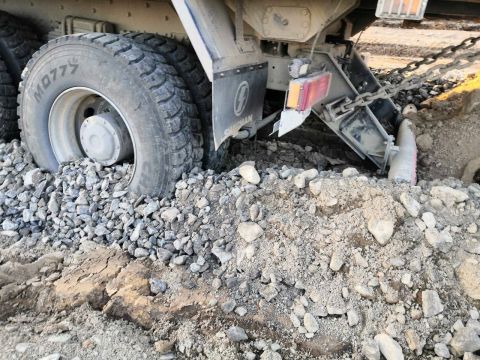 Фото-репортаж: Самосвал застрял на бездорожье в Приморье на двое суток