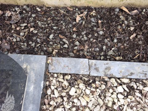 Фото-репортаж: Разрушителя могил на Центральном кладбище ищут владивостокцы