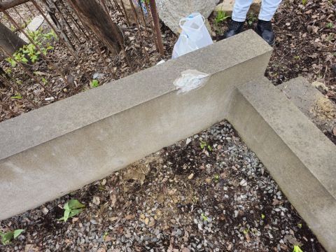 Фото-репортаж: Разрушителя могил на Центральном кладбище ищут владивостокцы